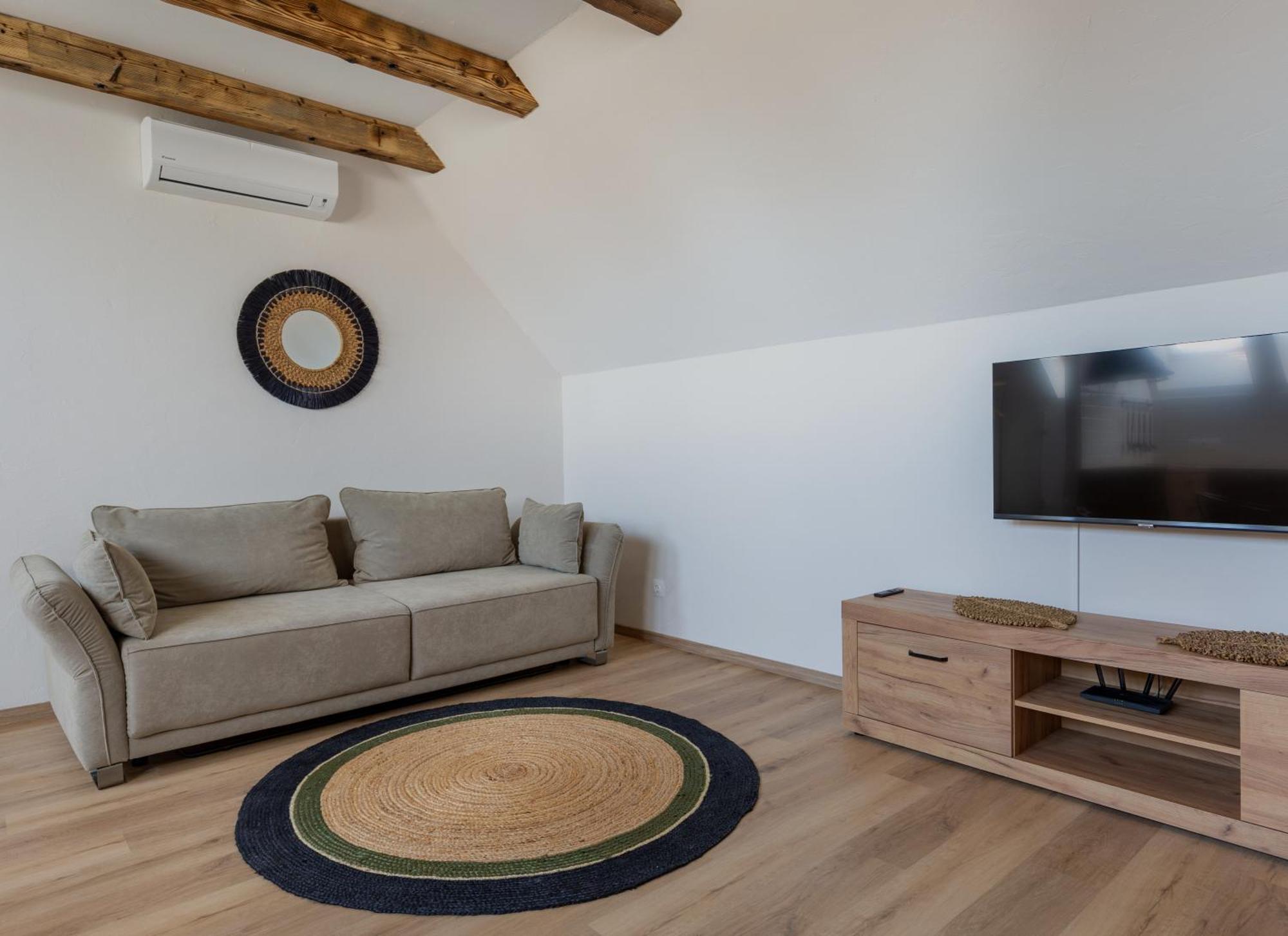 Tulipan Haz Apartmán Gyal